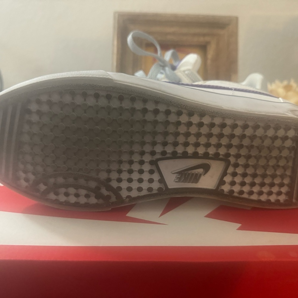 Women white and purple nikes